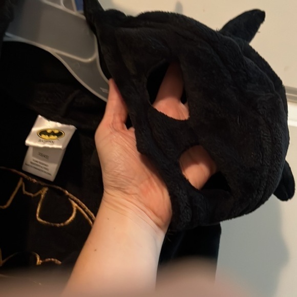 Bruce Wayne Batman bathrobe. with mask hood.  size xs 4-5 - Picture 4 of 8